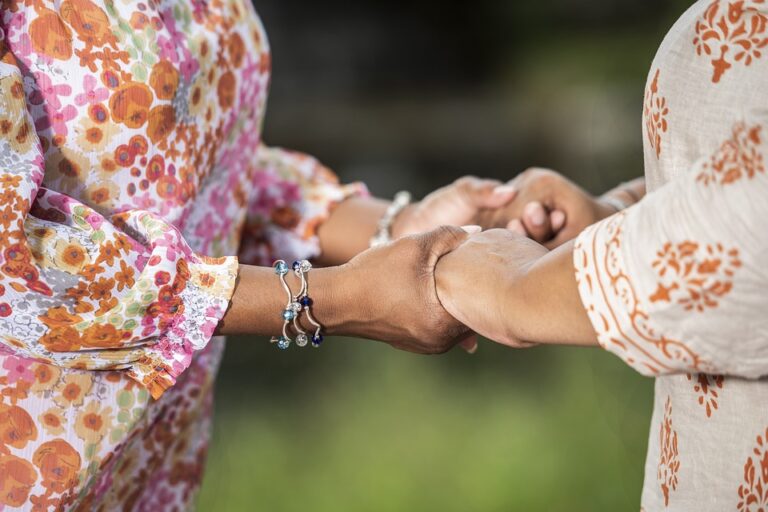 Building Stronger Connections: Cultivating Emotional Intimacy